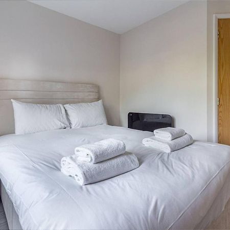 Lovely 2Bed Apt In Redditch, Free Wi-Fi & Parking Exterior photo